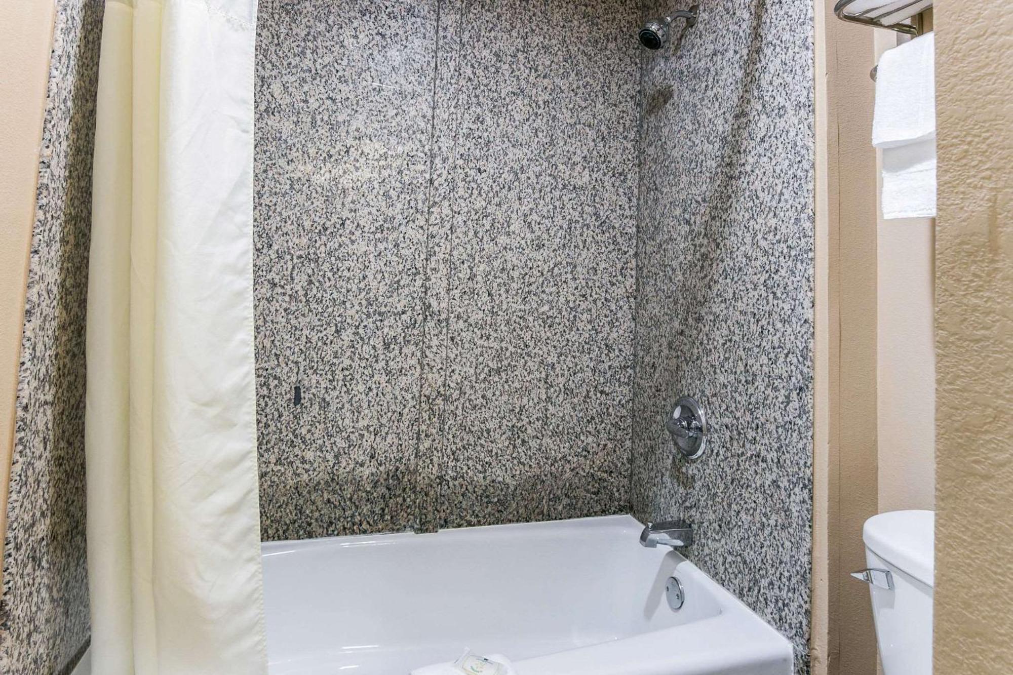 Quality Inn & Suites Atlanta Airport South College Park Kültér fotó
